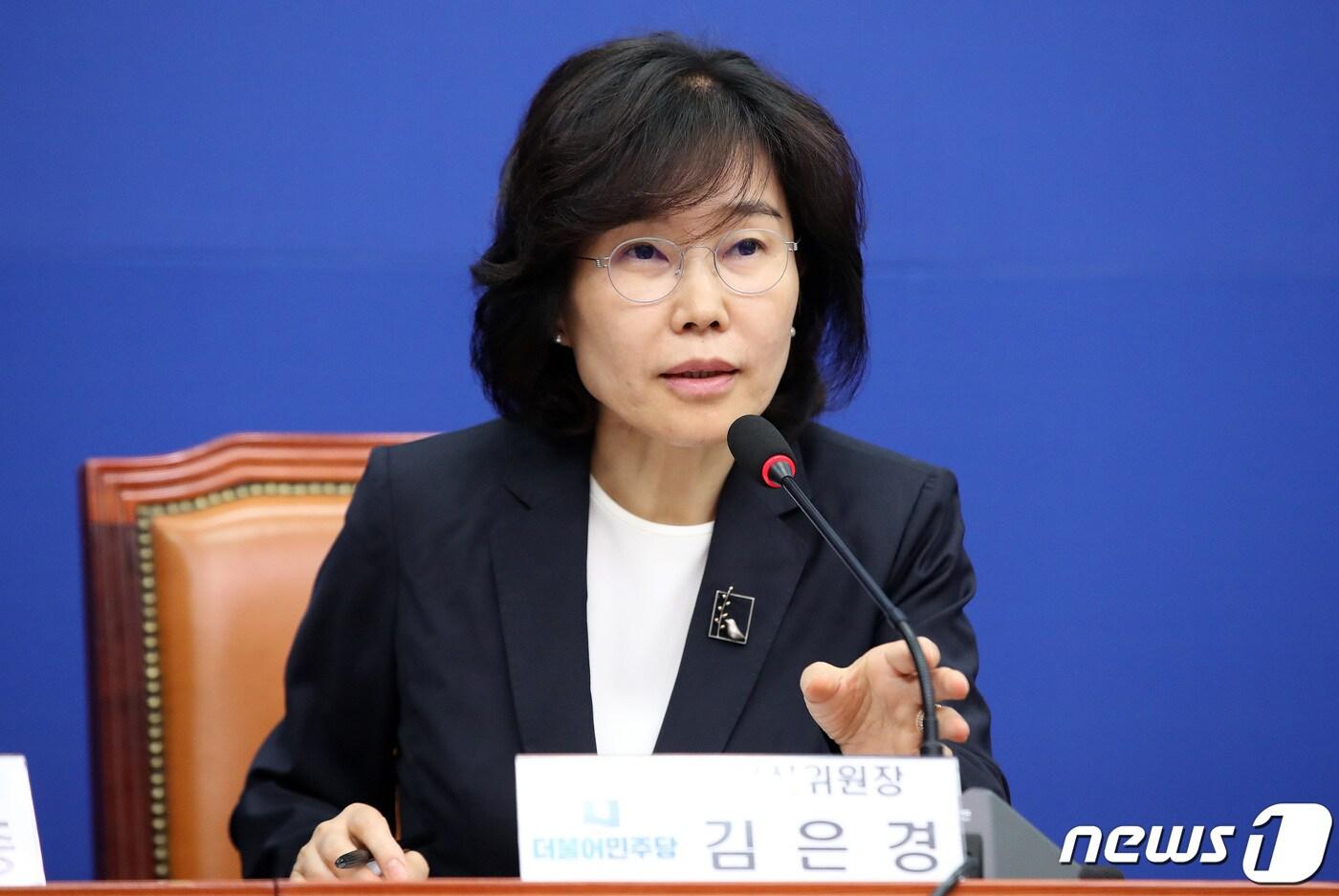 본문 이미지 - 김은경 더불어민주당 혁신위원장이 10일 오후 서울 여의도 국회에서 열린 혁신안 발표 기자간담회에서 모두발언을 하고 있다./뉴스1 ⓒ News1 임세영 기자