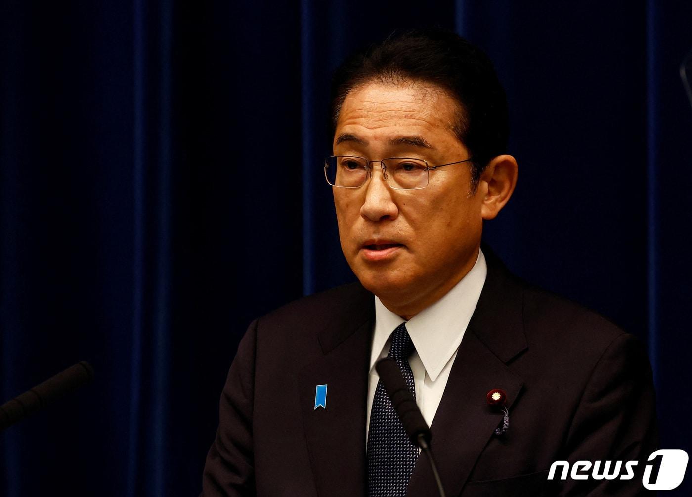 본문 이미지 - 4일 일본 도쿄 총리 관저에서 기시다 후미오 총리가 기자들의 질문에 답하고 있다. 2023.08.04/ ⓒ 로이터=뉴스1 ⓒ News1 권진영 기자