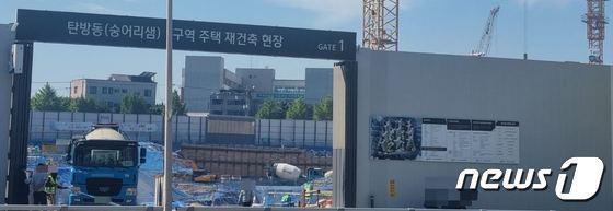 본문 이미지 - 대전 탄방동1구역(숭어리샘) '둔산 자이 아이파크' 건설 현장./뉴스1