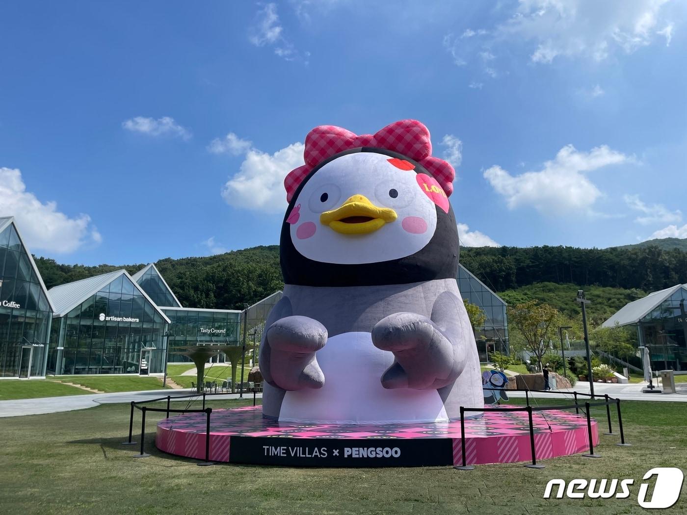 본문 이미지 - 롯데프리미엄아울렛 타임빌라스에서는 펭수 팝업스토어를 진행한다.(롯데백화점 제공)