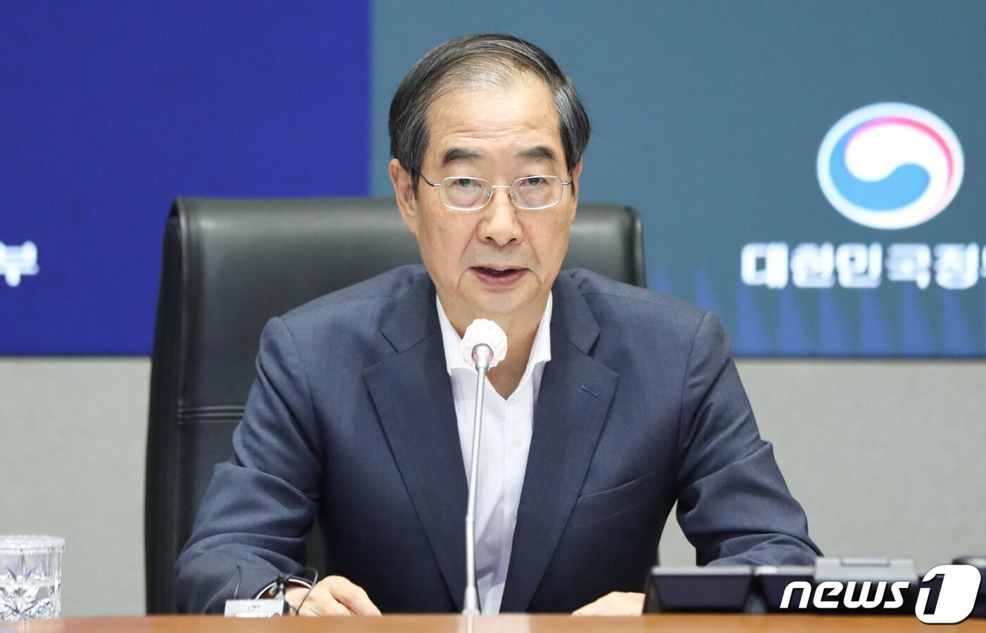 본문 이미지 - 한덕수 국무총리가 12일 서울 종로구 정부서울청사 재난상황실에서 열린 새만금 잼버리 비상 대책반 회의에서 모두발언을 하고 있다. 2023.8.12/뉴스1 ⓒ News1 허경 기자