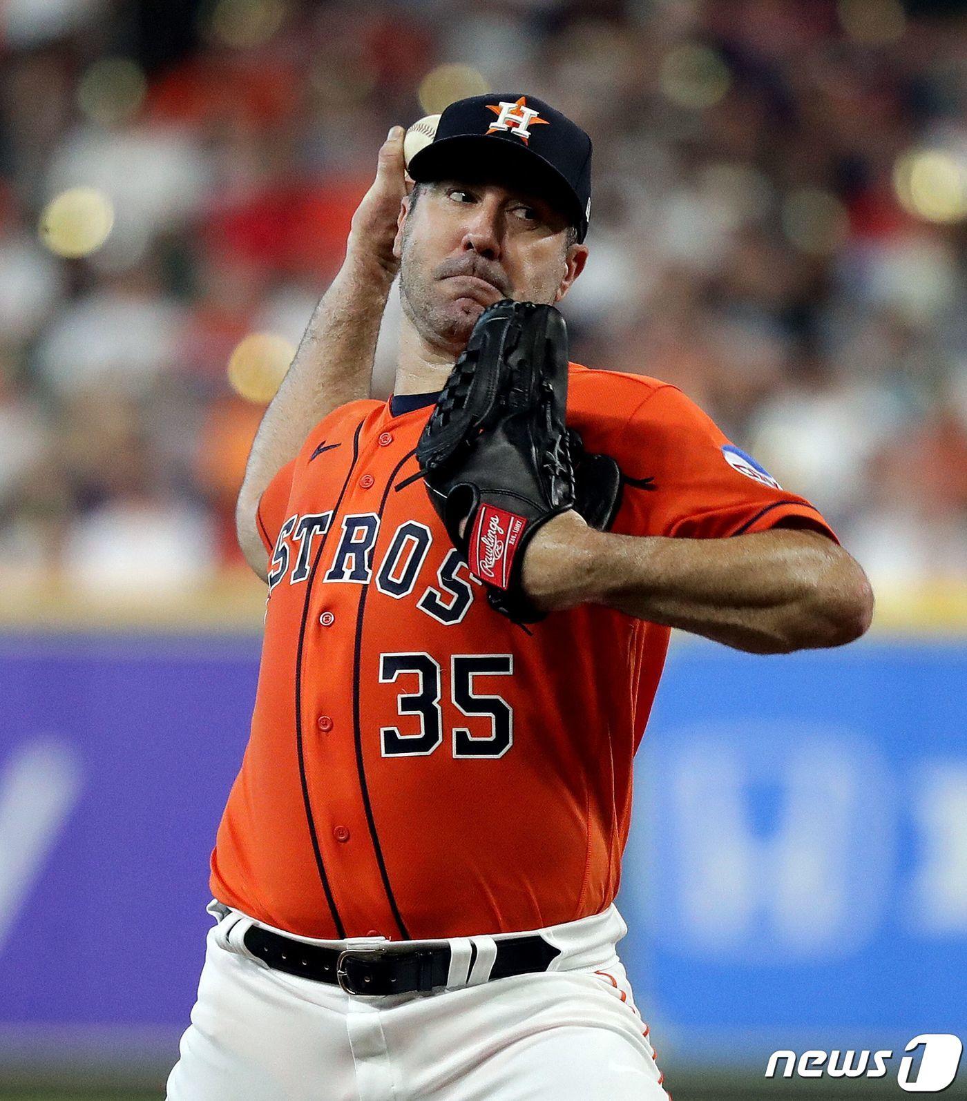 본문 이미지 - 휴스턴 애스트로스 유니폼을 다시 입은 저스틴 벌랜더. ⓒ AFP=뉴스1