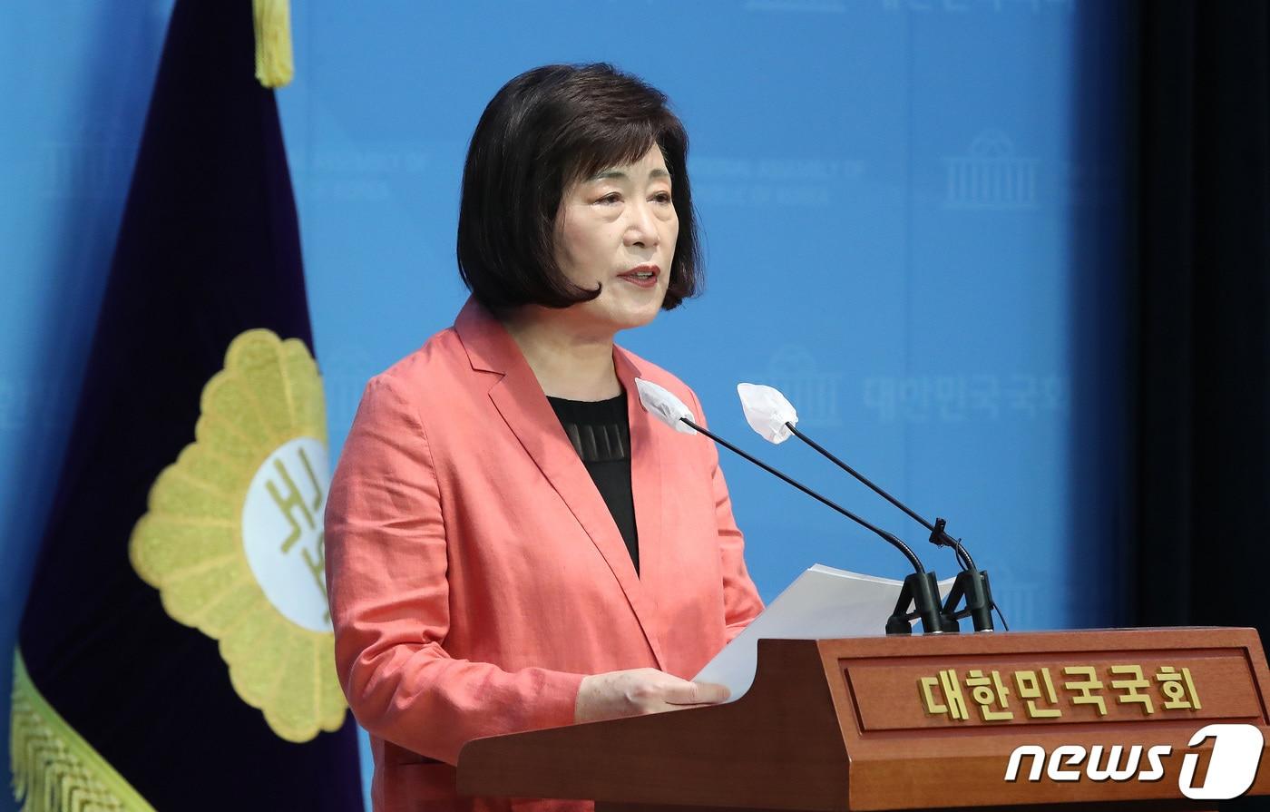 본문 이미지 - 정경희 국회 여성가족위원회 국민의힘 간사가 13일 오후 서울 여의도 국회 소통관에서 새만금 잼버리 준비 부실 관련 기자회견을 하고 있다. 2023.8.13/뉴스1 ⓒ News1 임세영 기자