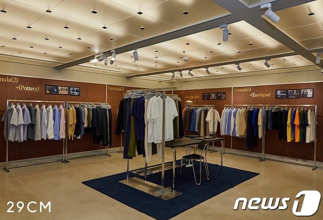 본문 이미지 - 29CM는 10월8일까지 두 달간 서울 성수동에 위치한 '이구성수'(29CM SEONGSU)에서 남성 패션 팝업 전시를 운영한다.(29CM제공)