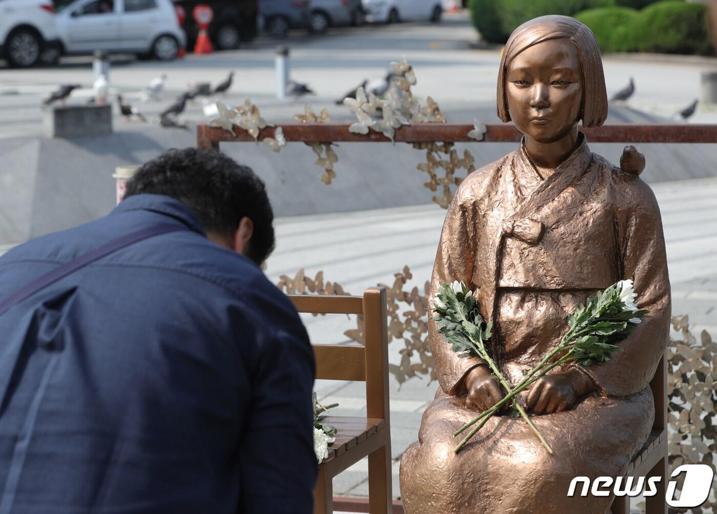본문 이미지 - 평화의 소녀상. &lt;자료사진&gt;2023.8.14/뉴스1 ⓒ News1 유경석 기자