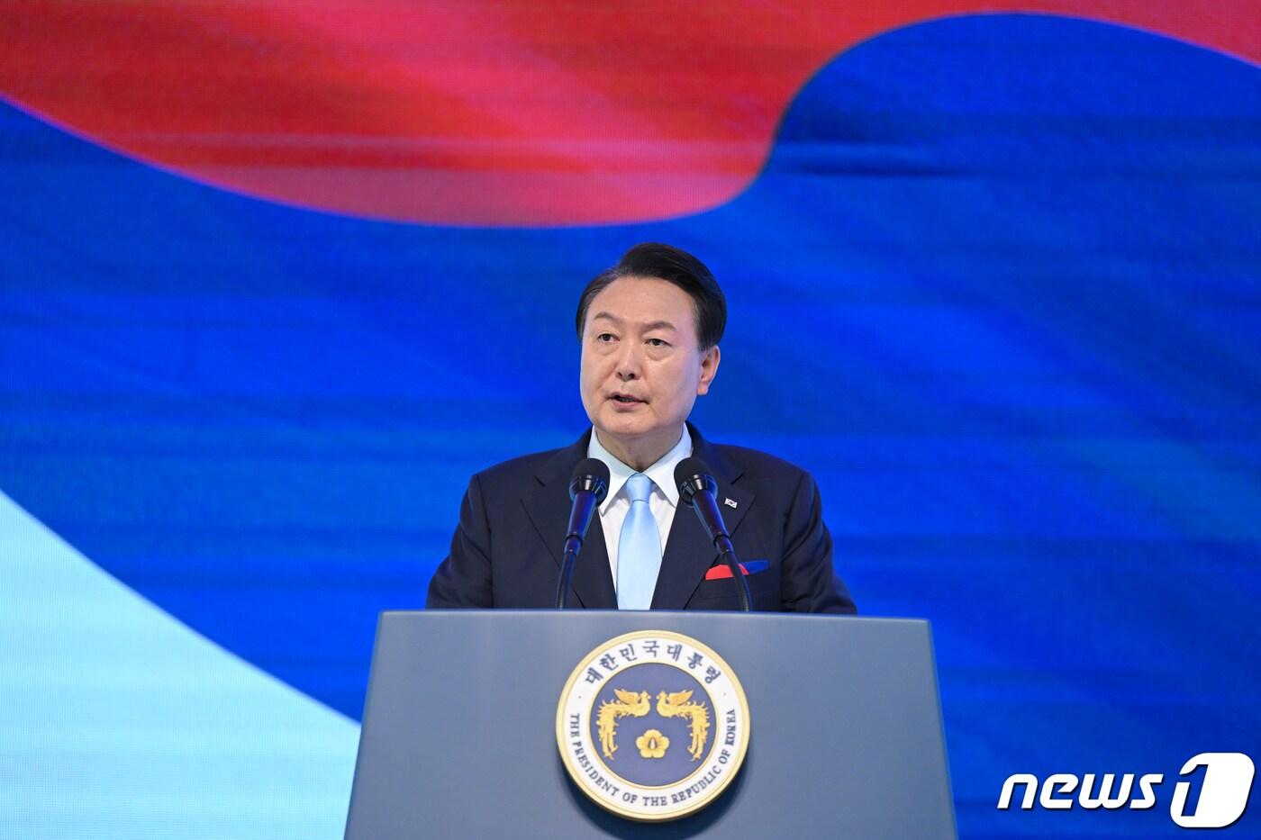 본문 이미지 - 윤석열 대통령이 15일 서울 서대문구 이화여대 대강당에서 열린 제78주년 광복절 경축식에서 경축사를 하고 있다. (대통령실 제공) 2023.8.15/뉴스1 ⓒ News1 오대일 기자