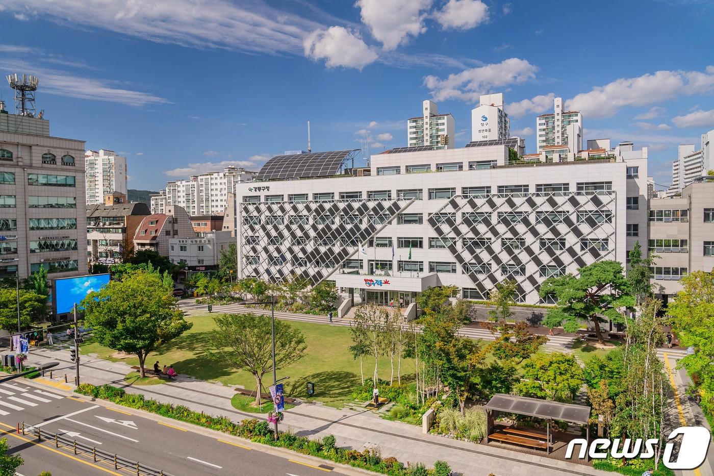 본문 이미지 - 서울 강동구청 전경. 