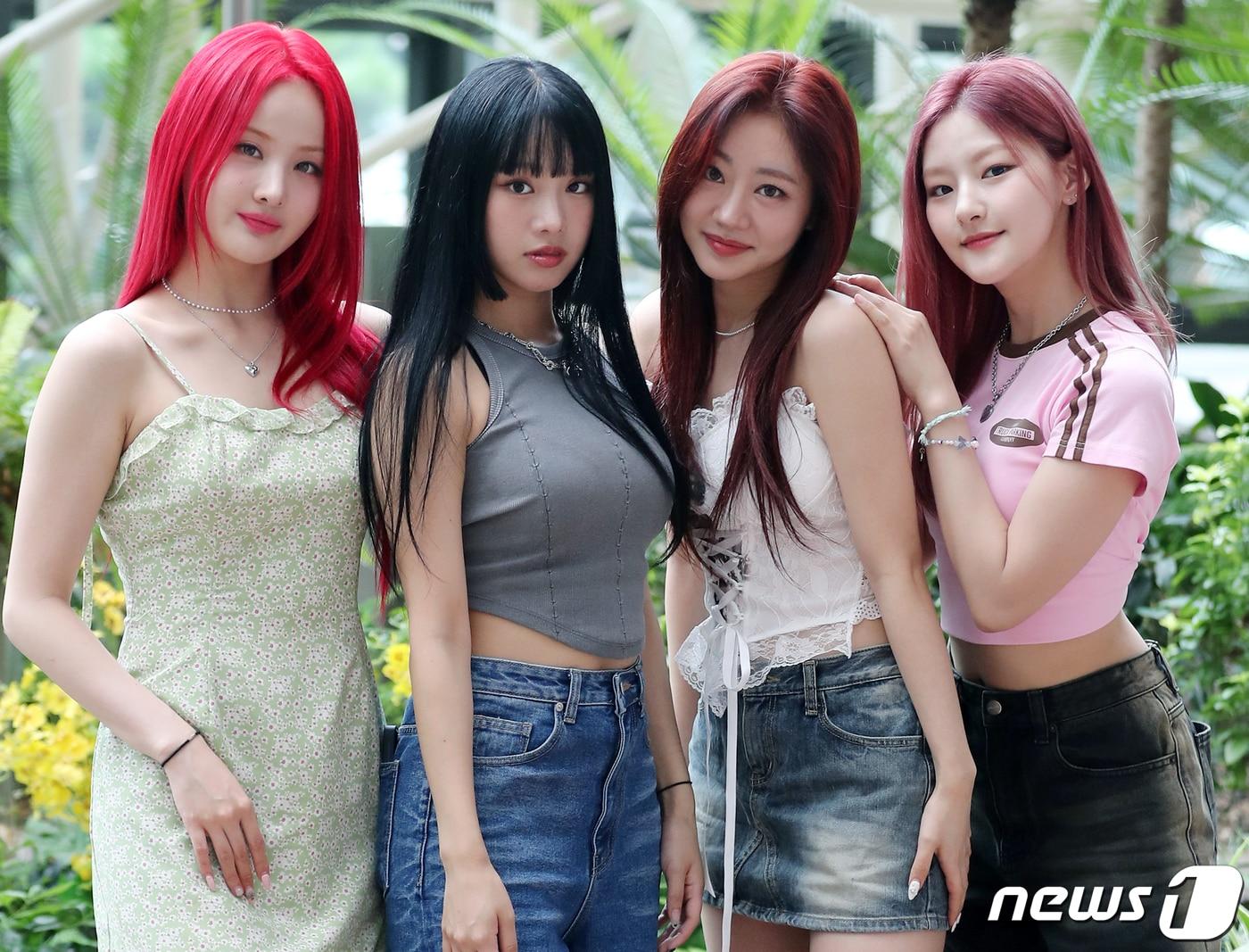 본문 이미지 - 그룹 키스오브라이프(KISS OF LIFE)의 벨(왼쪽부터), 나띠, 쥴리, 하늘 / 뉴스1 ⓒ News1 김진환 기자