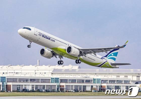 본문 이미지 - 에어부산 항공기. (에어부산 제공)