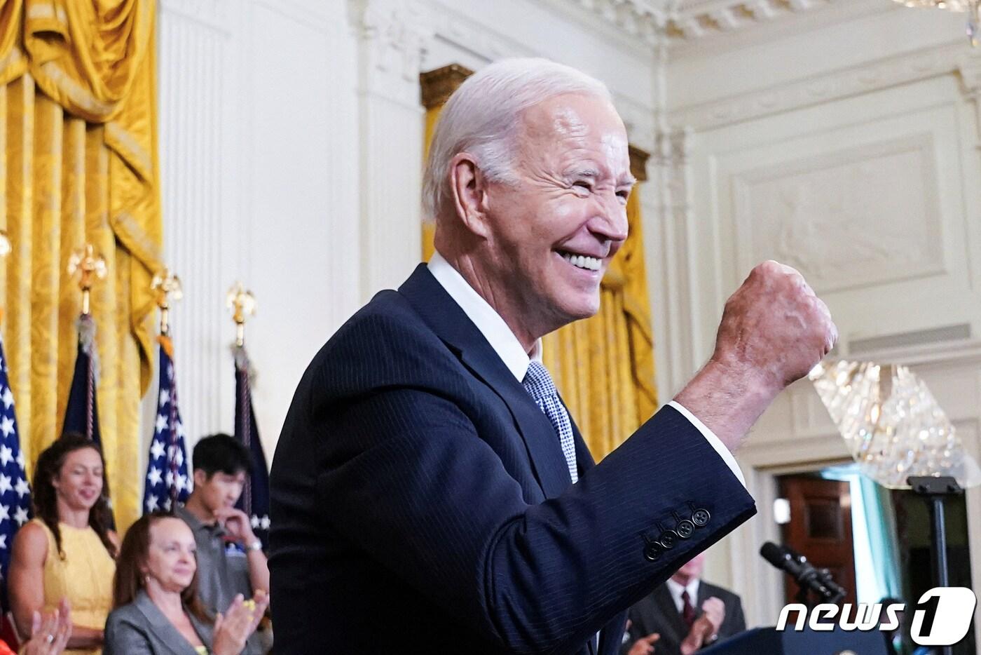 조 바이든 미국 대통령이 16일(현지시간) 워싱턴 백악관에서 열린 인플레이션 감축법(IRA) 시행 1년 행사서 연설을 갖고 “IRA 법은 미국의 일자리 및 경제 성장의 가장 큰 동력”이라고 밝히고 있다. 2023.8.17 ⓒ 로이터=뉴스1 ⓒ News1 우동명 기자
