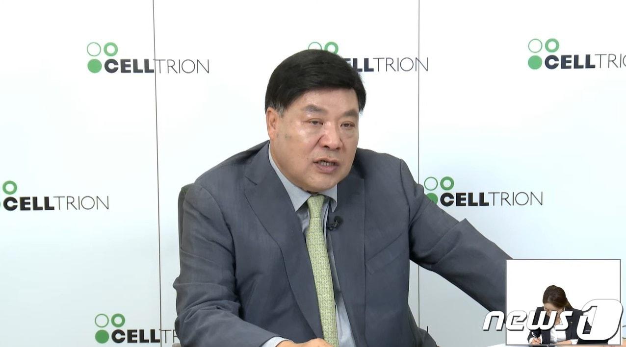 본문 이미지 - 서정진 셀트리온그룹 회장이 합병과 관련한 기자간담회를 진행하고 있다.(자료 셀트리온그룹)