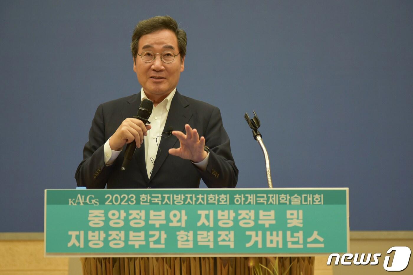 본문 이미지 - 이낙연 전 더불어민주당 대표가 17일 오후 전남 순천만국제습지센터에서 강연을 하고 있다.2023.8.17/뉴스1 ⓒ News1 김동수 기자