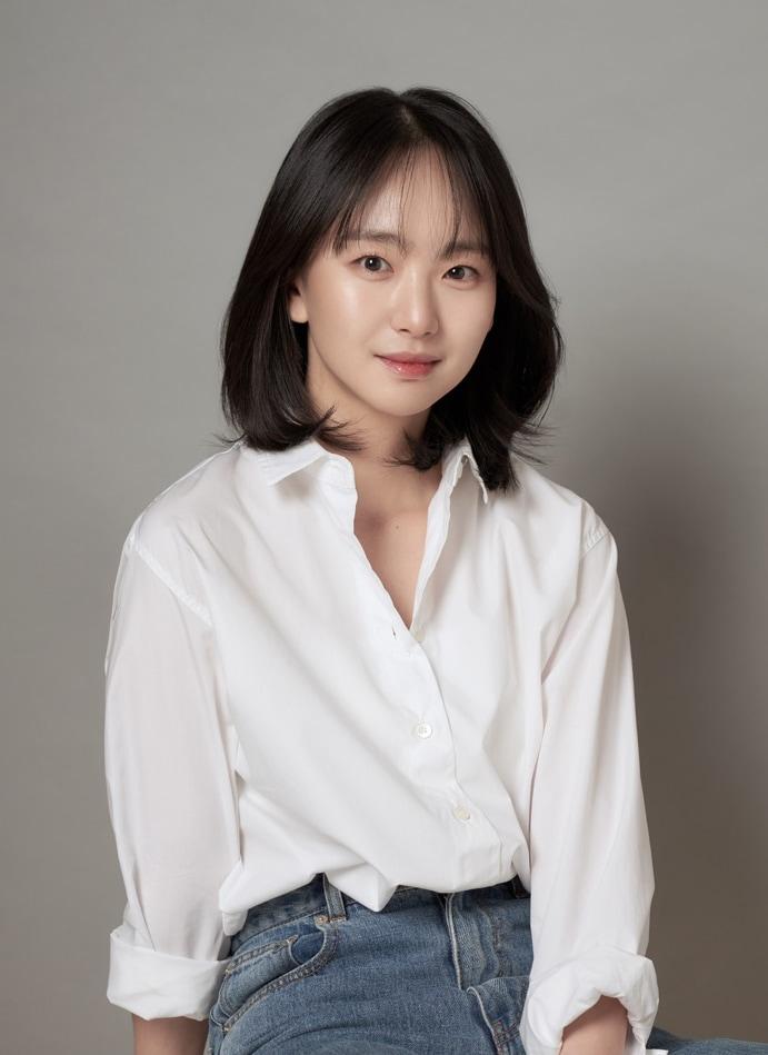 본문 이미지 - 배우 원진아 / 아티스트컴퍼니 제공