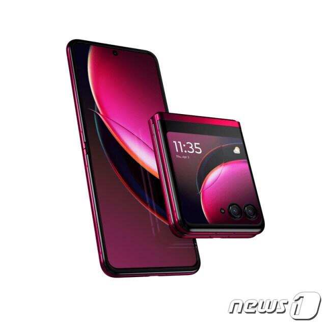 본문 이미지 -  모토로라 최신 폴더블&#40;화면이 접히는&#41; 스마트폰 &#39;레이저40 울트라&#39; &#40;모토로라 홈페이지 갈무리&#41; 