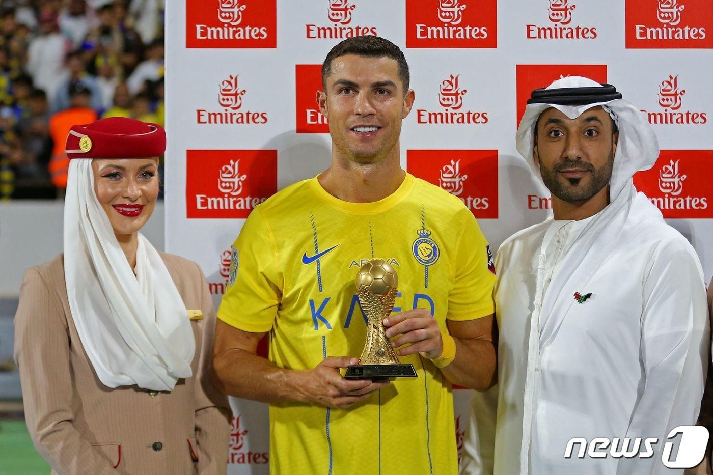 본문 이미지 - 크리스티아누 호날두(가운데)ⓒ AFP=뉴스1