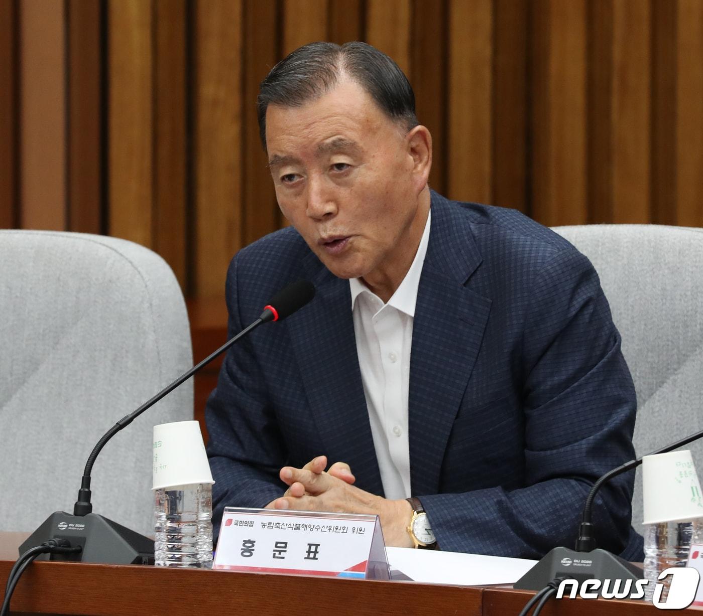 본문 이미지 - 홍문표 국민의힘 의원이 지난 8월2일 서울 여의도 국회에서 열린 어업 선진화를 위한 민·당·정 협의회에서 발언을 하고 있다. /뉴스1 ⓒ News1 송원영 기자