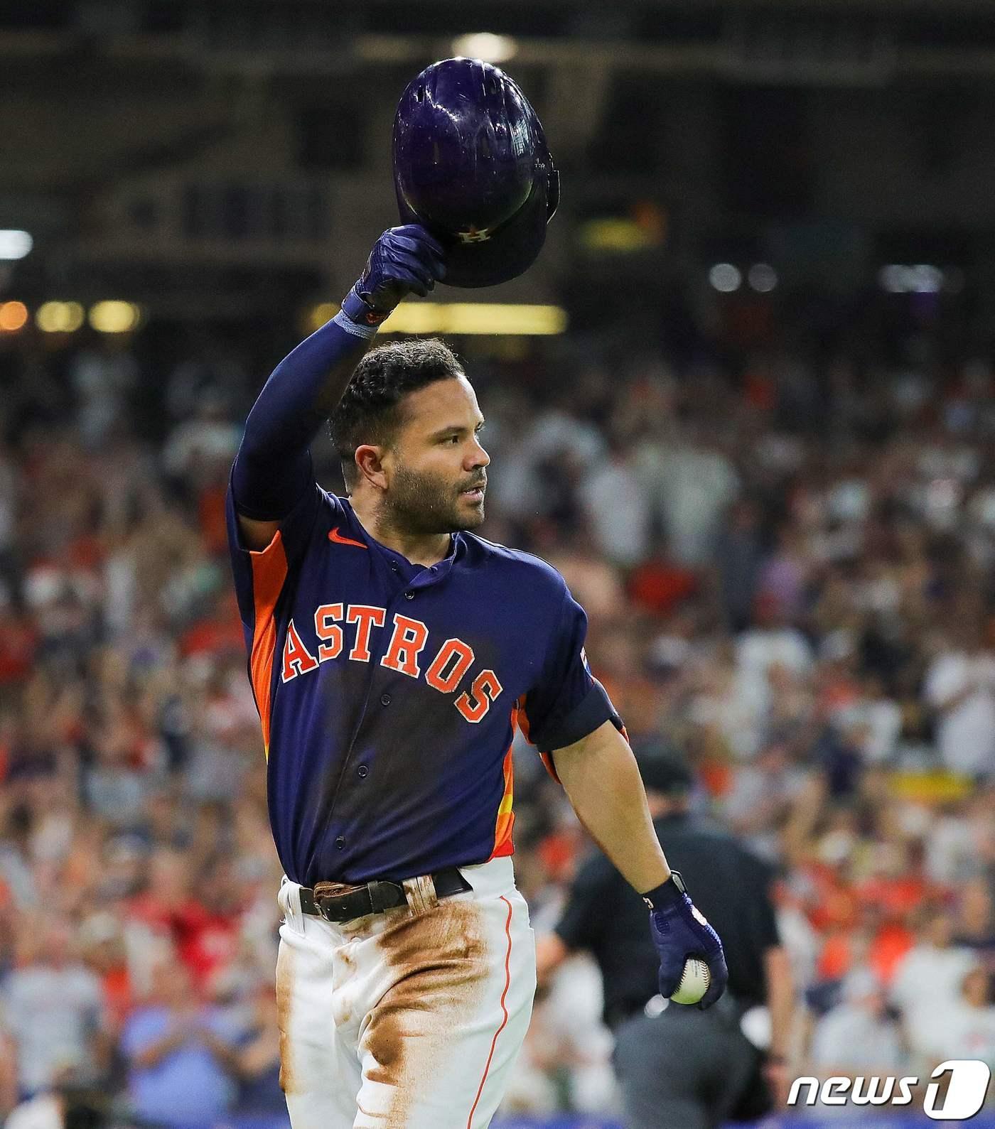 본문 이미지 - MLB 통산 2000안타 금자탑을 쌓은 알투베. ⓒ AFP=뉴스1