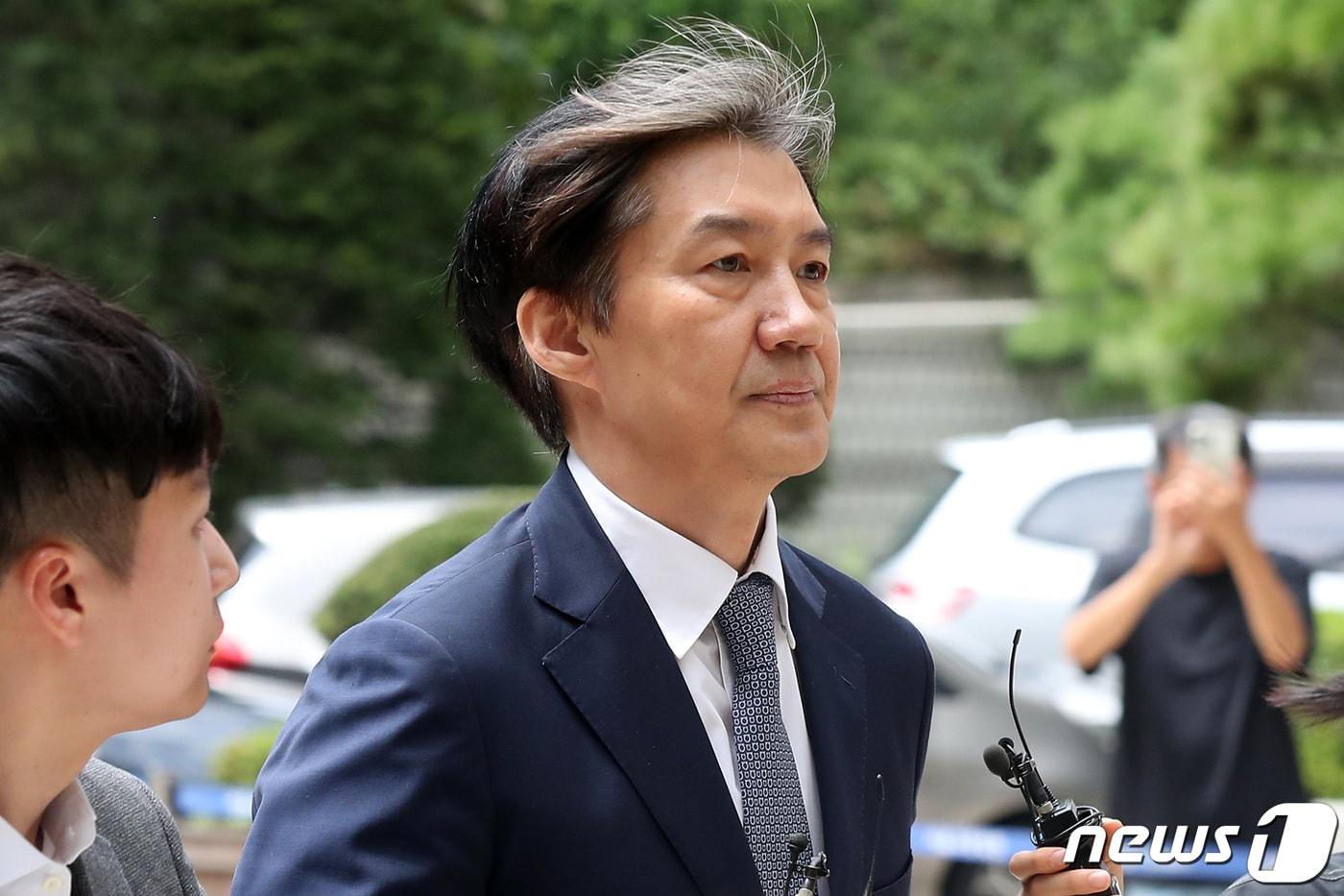 자녀 입시비리와 유재수 전 부산시 경제부시장 감찰 무마 혐의로 재판에 넘겨진 조국 전 법무부 장관이 21일 오후 서울 서초구 서울고등법원에서 열린 2심 공판에 출석하고 있다. 2023.8.21/뉴스1 ⓒ News1 민경석 기자