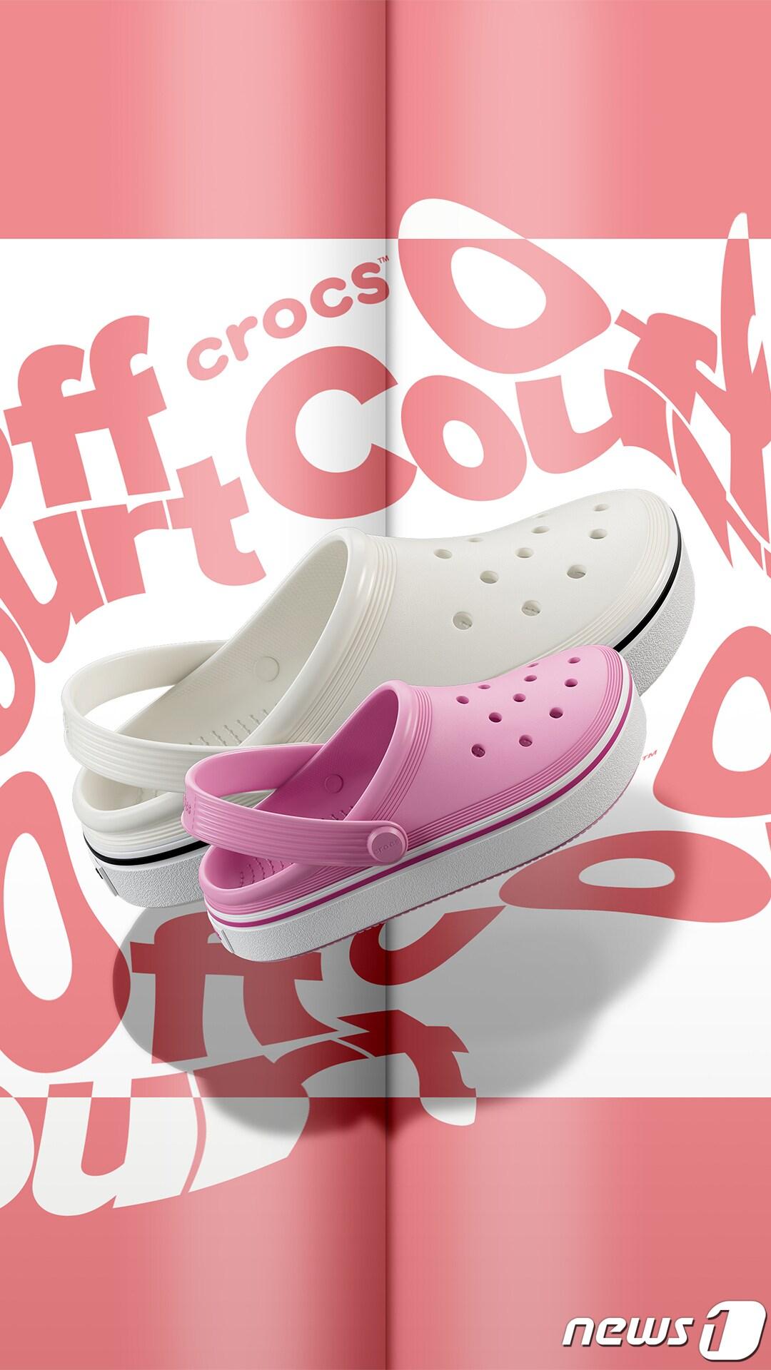 본문 이미지 - 오프 코트 클로그 화이트,  오프 코트 클로그 토들러 태피 핑크.(크록스제공)