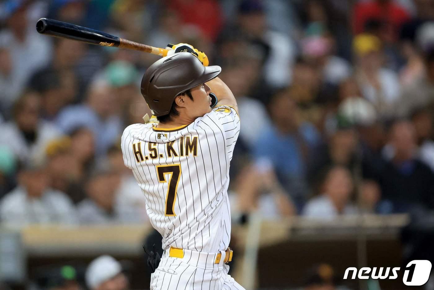 본문 이미지 - 샌디에이고 파드리스 김하성이 22일(한국시간) 열린 메이저리그 마이애미 말린스전에서 2회말 만루 홈런을 터트렸다. ⓒ AFP=뉴스1