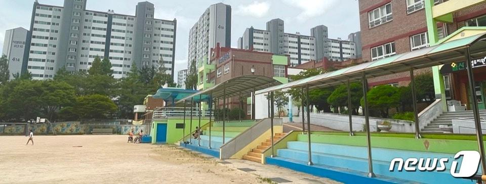 본문 이미지 - 김해 장유 1동의 한 초등학교. 2023.8.21 뉴스1 ⓒ News1 송보현 기자
