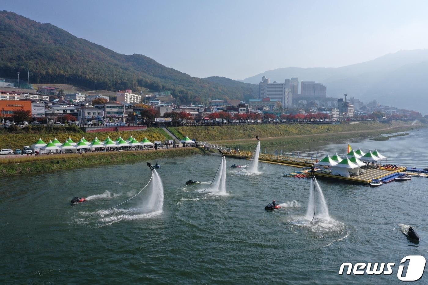 본문 이미지 - 재난지역으로 선포된 단양군이 하루 1억씩이나 들여 호화로운 물놀이 축제를 추진하고 있어 논란이다. 