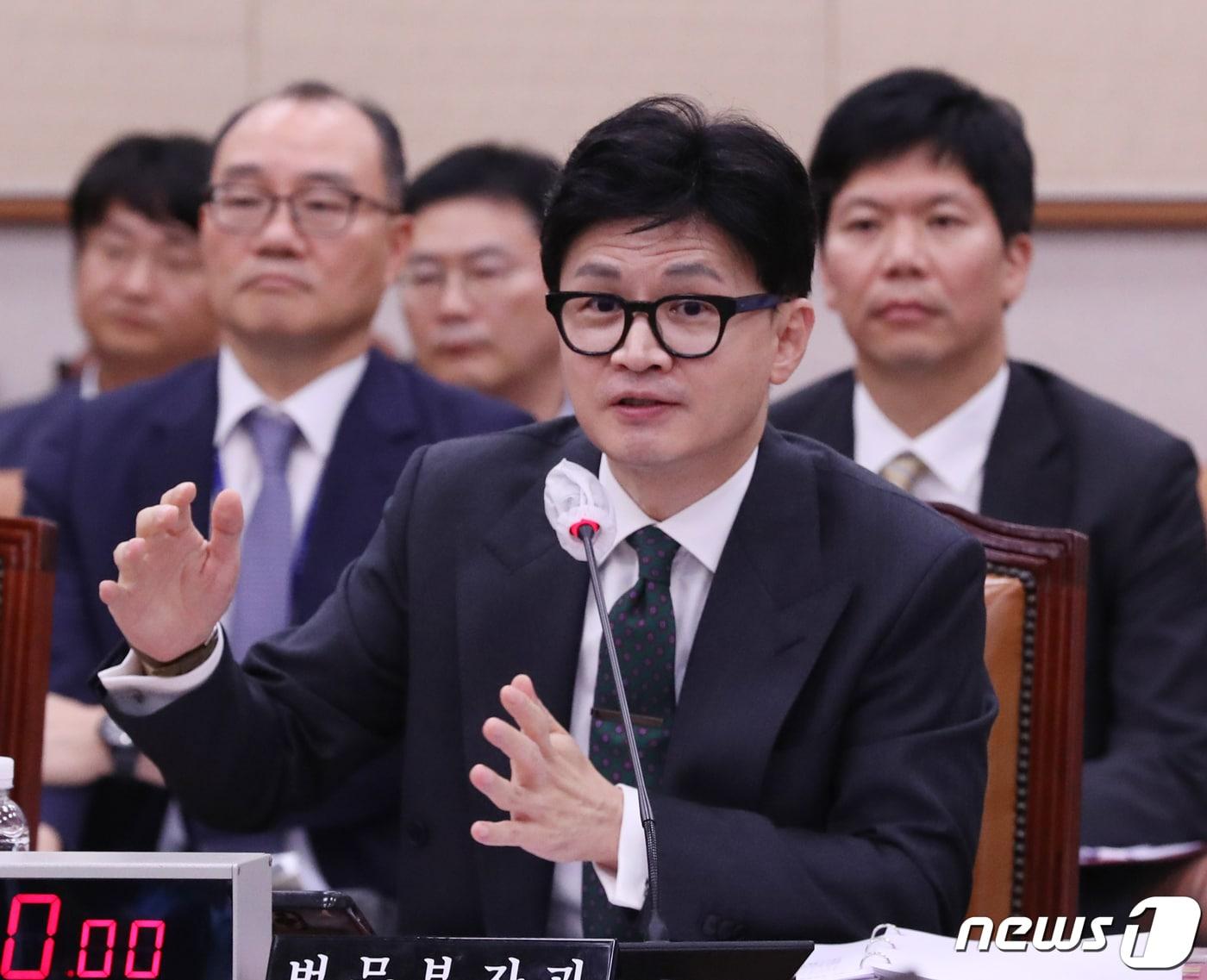 본문 이미지 - 한동훈 법무 장관이 23일 오후 서울 여의도 국회에서 열린 법제사법위원회 전체회의에서 의원들의 질의에 답변하고 있다. 2023.8.23/뉴스1 ⓒ News1 송원영 기자