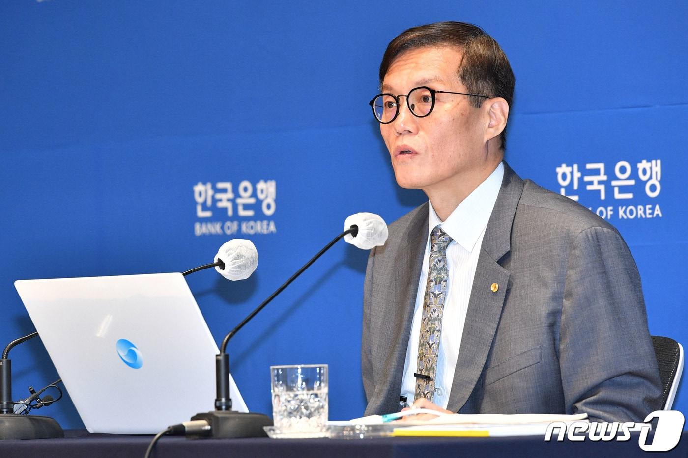 본문 이미지 - 이창용 한국은행 총재가 지난 8월 24일 서울 중구 한국은행에서 금통위 금리 결정에 대한 기자간담회를 하고 있다.2023.8.24/뉴스1 ⓒ News1 사진공동취재단