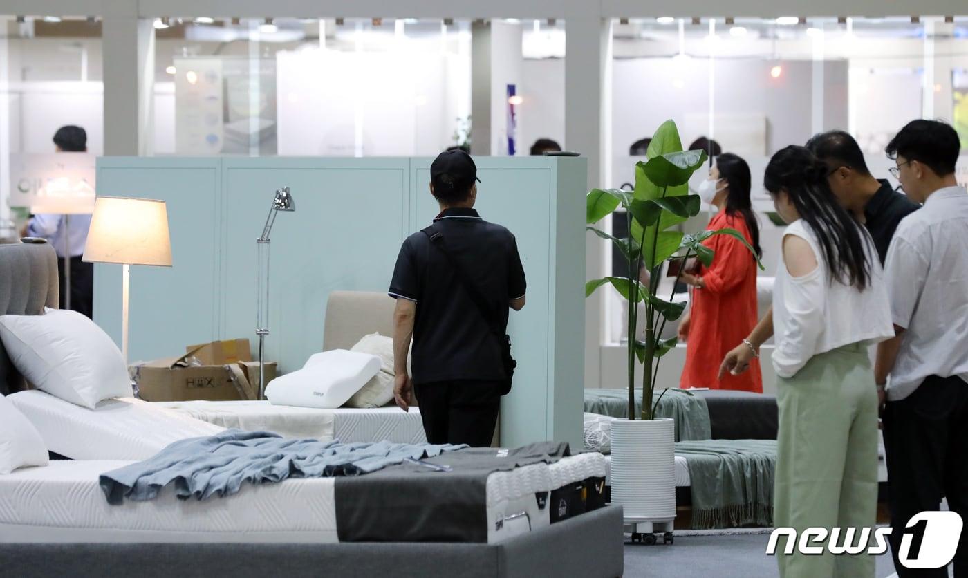 본문 이미지 - 제34회 한국국제가구 및 인테리어산업대전 및 대한민국 목재산업 박람회 이미지. 2023.8.24/뉴스1 ⓒ News1 박정호 기자