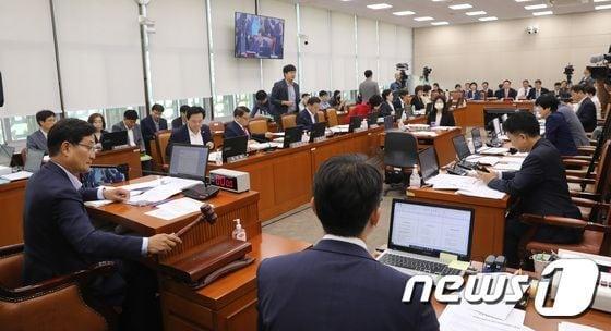 본문 이미지 - 국회 보건복지위원회 전체회의(자료사진) /뉴스1 ⓒ News1 임세영 기자