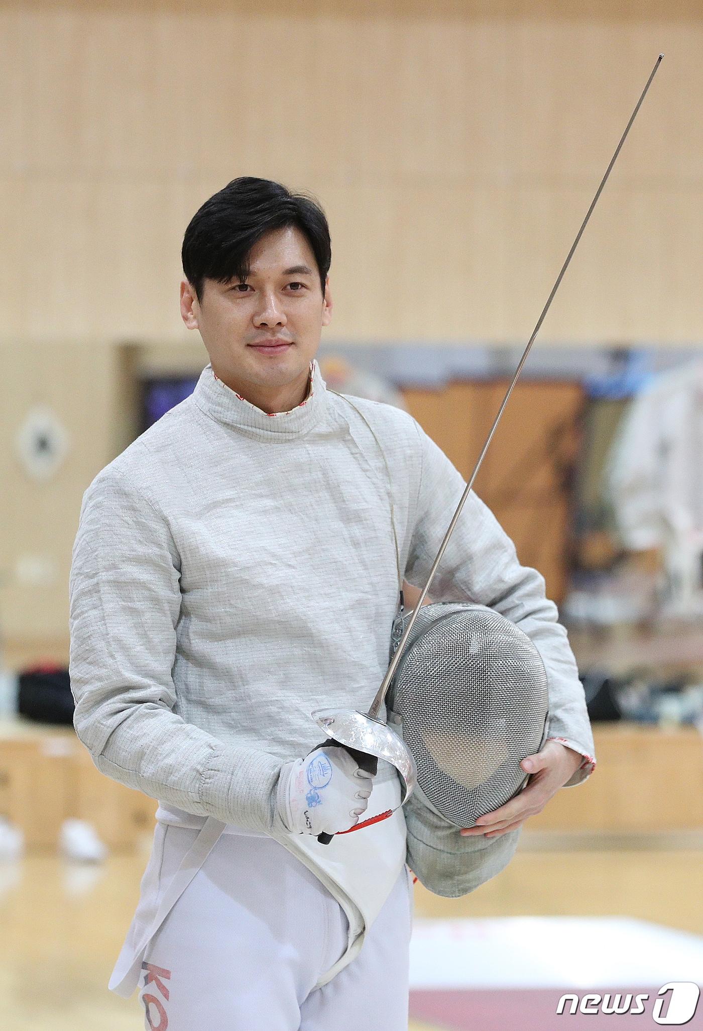 본문 이미지 - 펜싱 국가대표 구본길이 24일 충북 진천군 국가대표 선수촌에서 열린 2022 항저우 아시안게임 D-30 미디어데이에서 훈련을 하고 있다. 2023.8.24/뉴스1 ⓒ News1 신웅수 기자