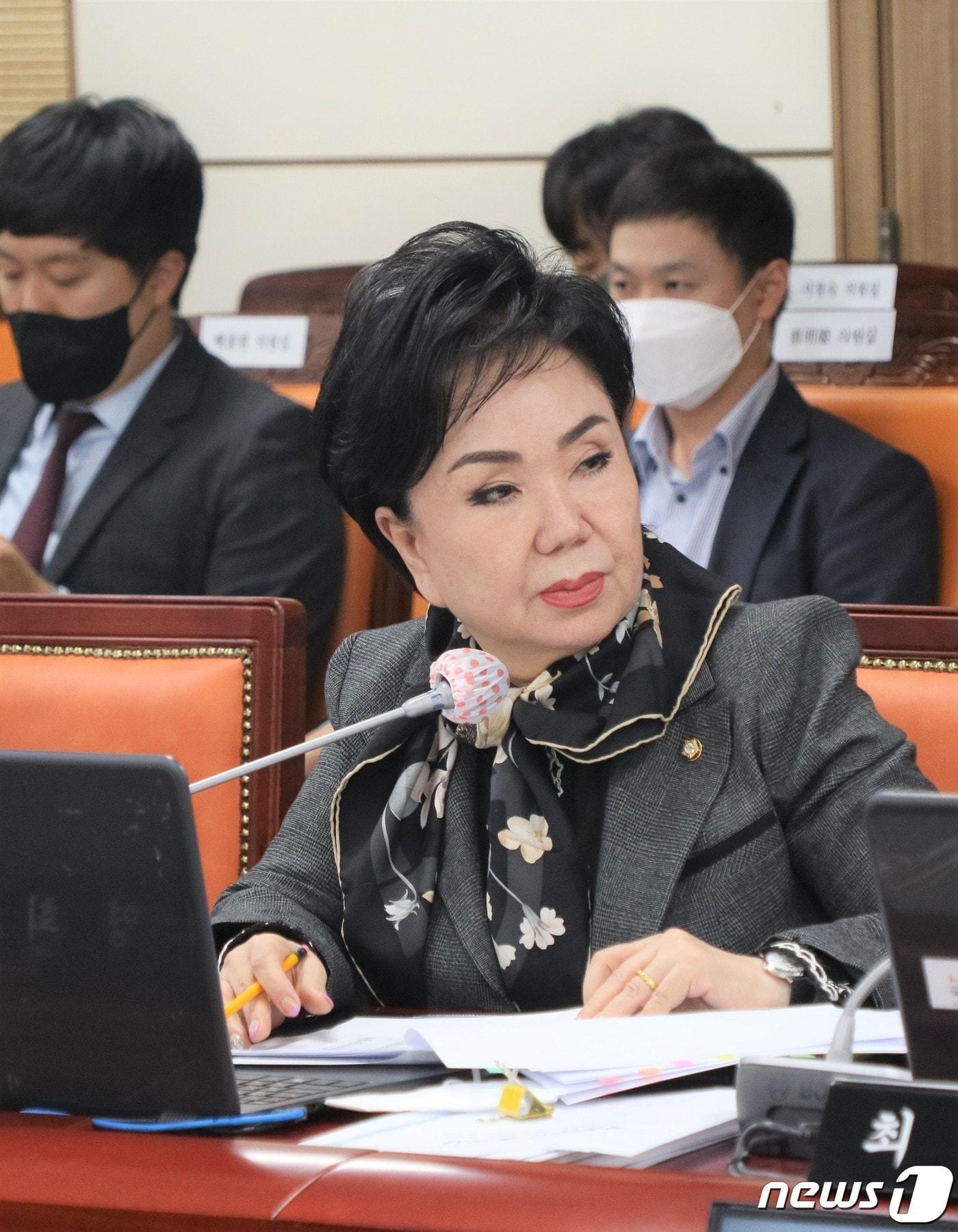 본문 이미지 - 최영희 국회 보건복지위원회 의원이 질의를 하고 있다.(최영희 의원실 제공)