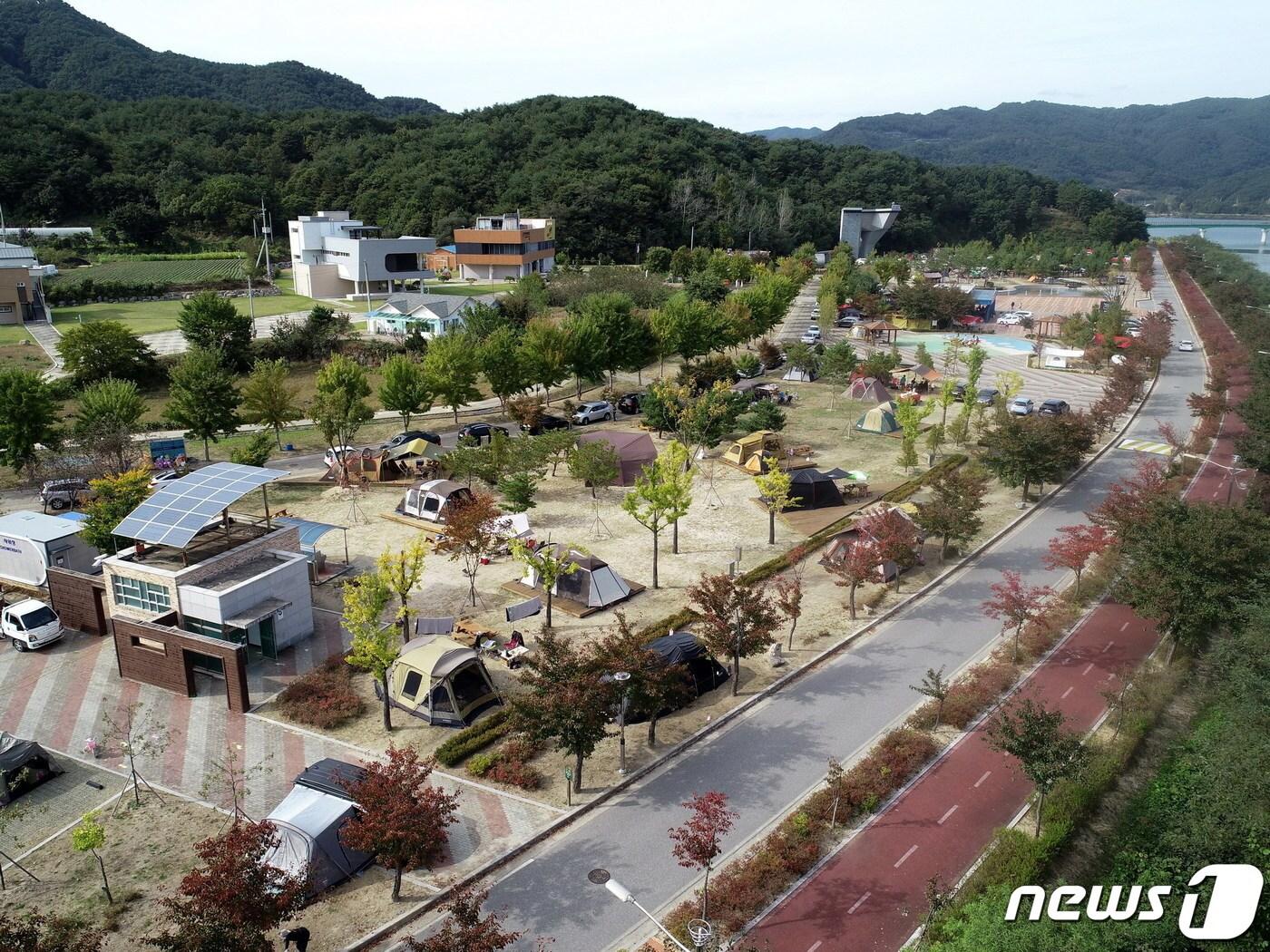 본문 이미지 - 양구 인문학마을 캠핑장 전경.(양구군 제공)/뉴스1
