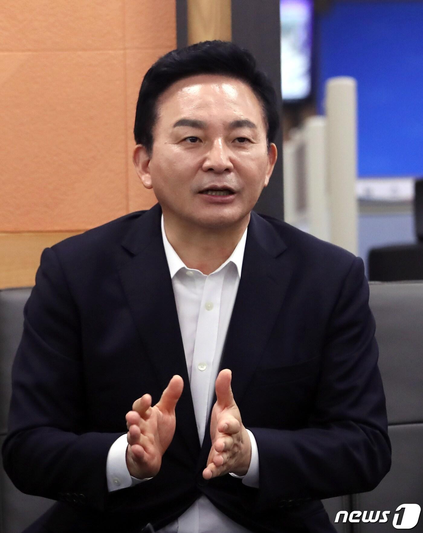 본문 이미지 - 원희룡 국토교통부 장관이 28일 오전 세종시 정부세종청사에서 열린 기자간담회에 참석하여 출입기지단의 질문에 답하고 있다. 2023.8.28/뉴스1 ⓒ News1 김기남 기자