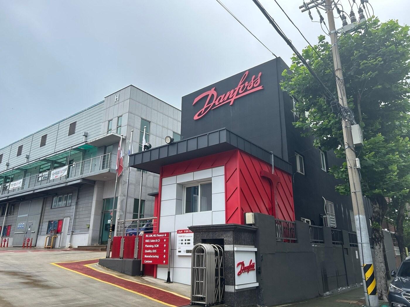 본문 이미지 - 댄포스파워솔루션즈 보유 공장 자산(신평동 526) 전경(부동산플래닛 제공)