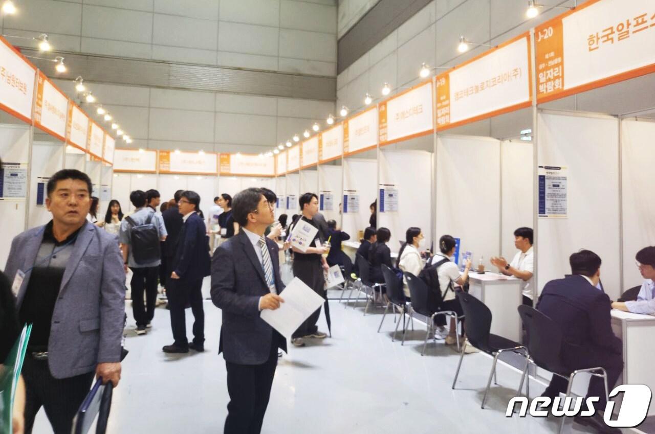 본문 이미지 - 광주시 지역 우수기업 일자리 박람회 자료사진.&#40;광주시 제공. 재판매 및 DB 금지&#41;/뉴스1 