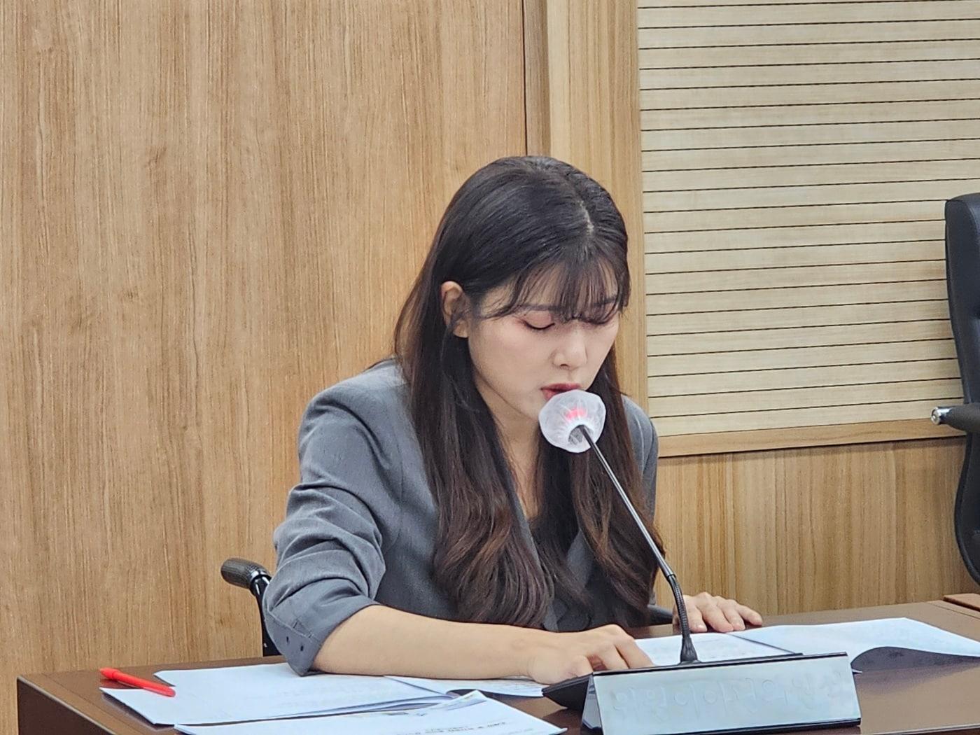 본문 이미지 - 행정수도완성 추진위 신설 조례안에 대해 설명하는 이소희 세종시의원. / 뉴스1