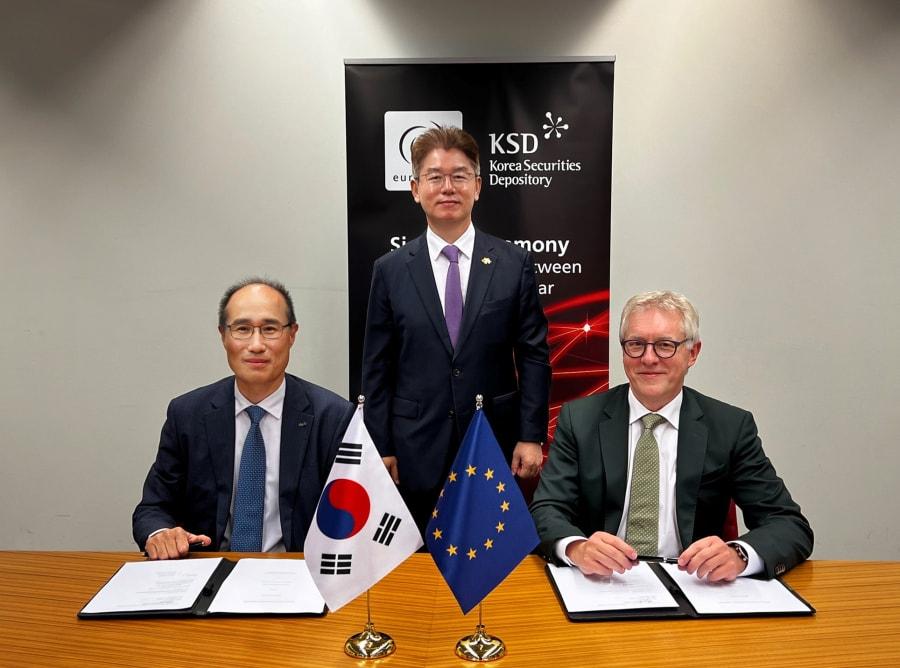 본문 이미지 - 왼쪽부터 이순호 한국예탁결제원 사장, 유정현 주벨기에유럽연합대사관 주NATO대표부 대사, Peter Sneyers 유로클리어 CEO