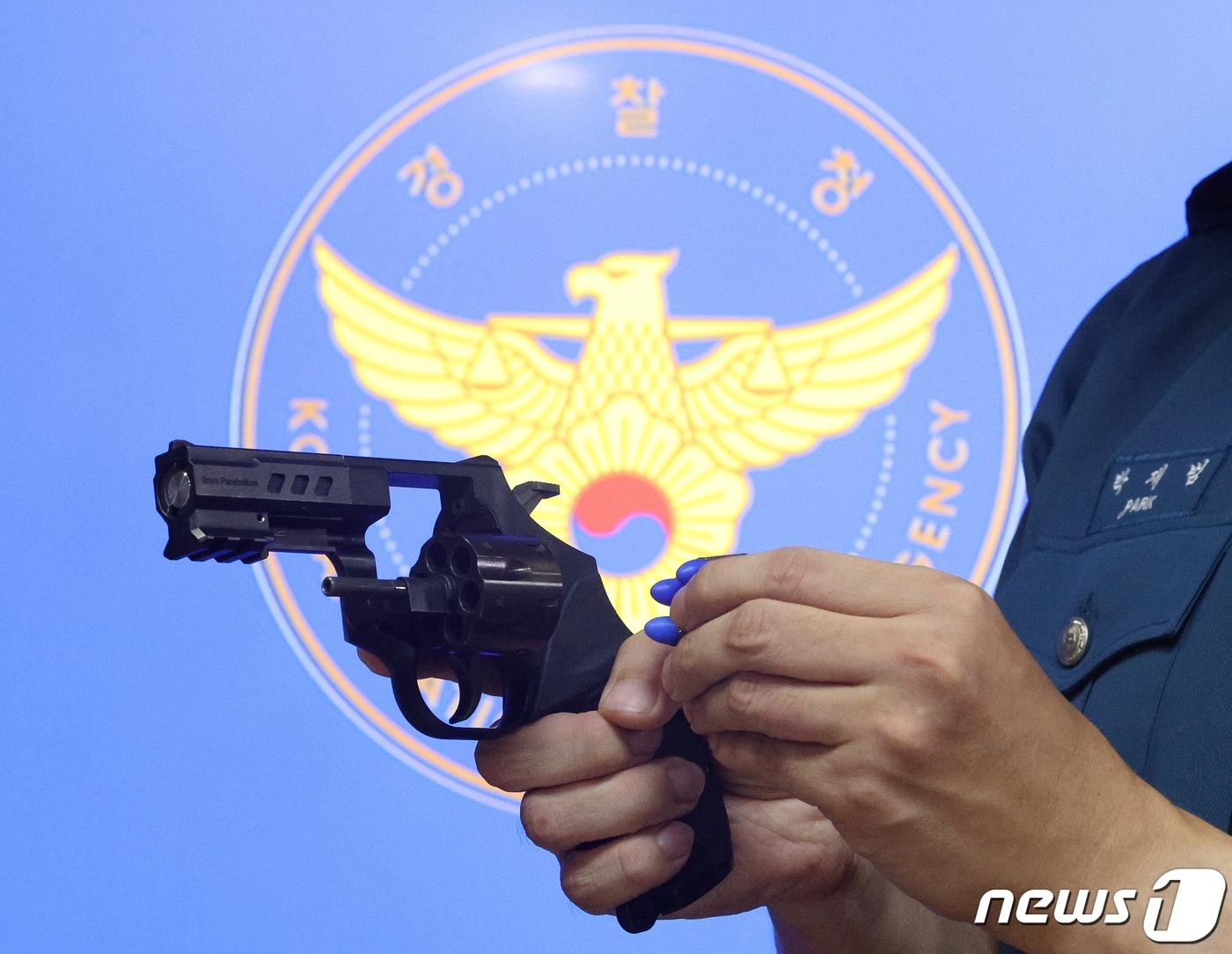 본문 이미지 - 권총(사진은 기사 내용과 무관함) / 뉴스1 ⓒ News1