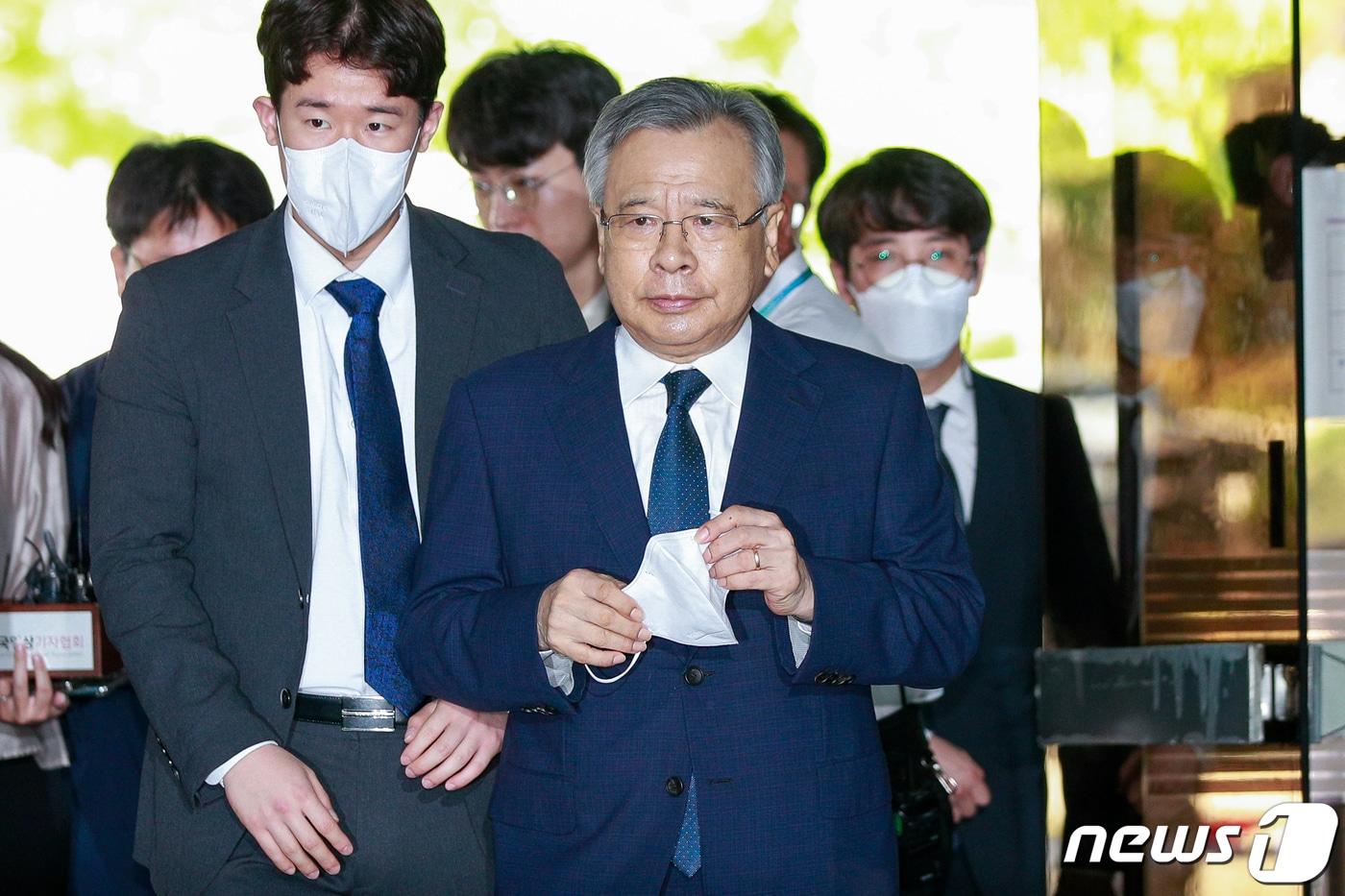 본문 이미지 - ‘대장동 로비 의혹’을 받는 박영수 전 특별검사. 2023.8.3/뉴스1 ⓒ News1 안은나 기자
