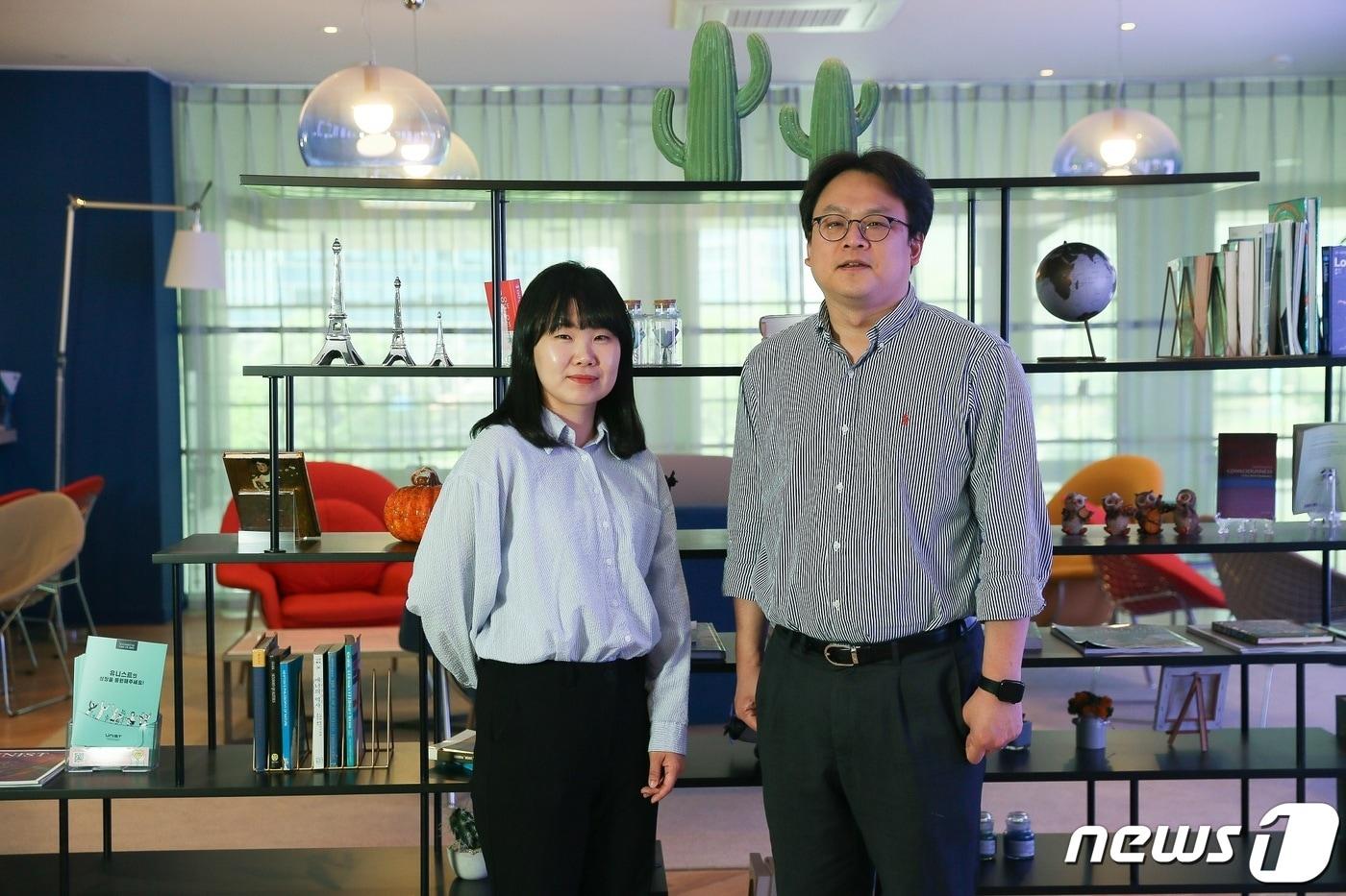 왼쪽부터 유니트스 에너지화학공학과 최유리 연구조교수, 류정기 교수.&#40;유니스트 제공&#41;