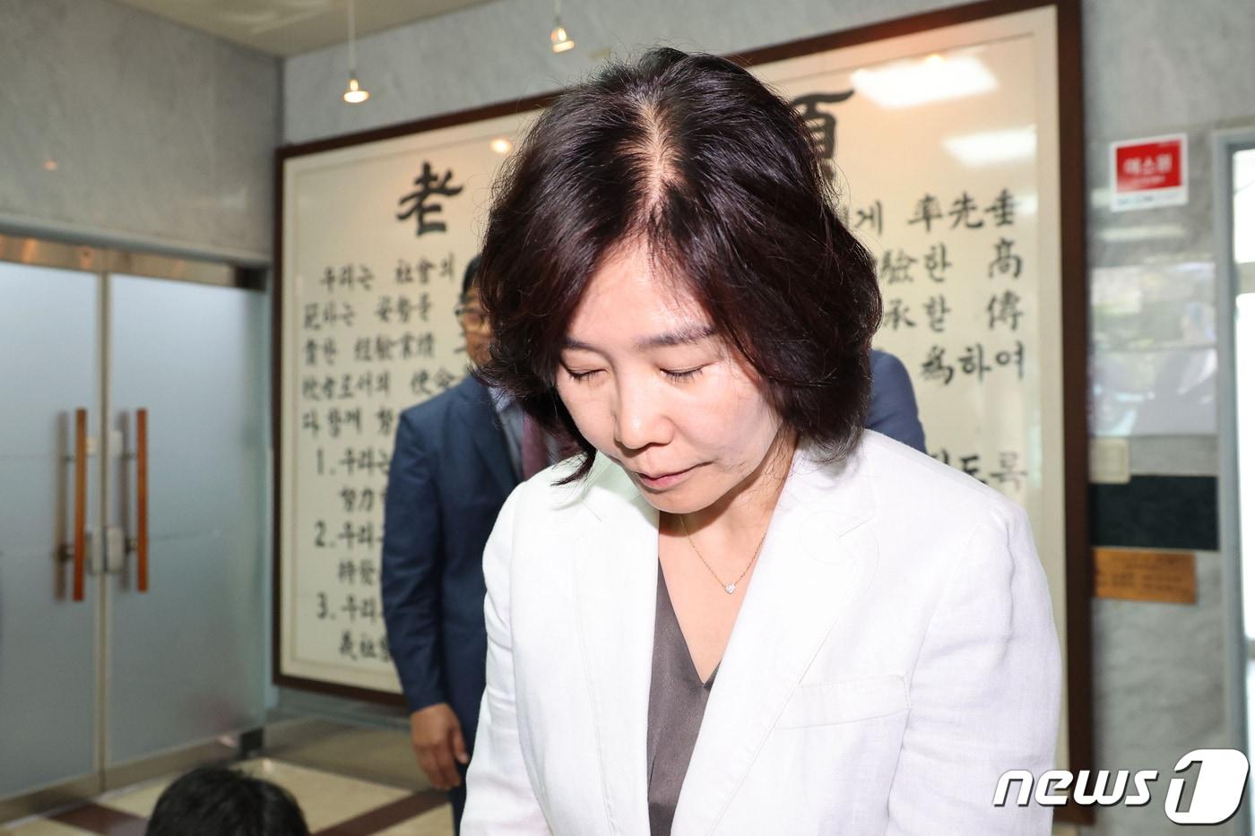 김은경 더불어민주당 혁신위원장이 3일 서울 용산구 대한노인회 중앙회에서 김호일 대한노인회장과 면담을 마친 뒤 나서고 있다. ⓒ News1 국회사진취재단