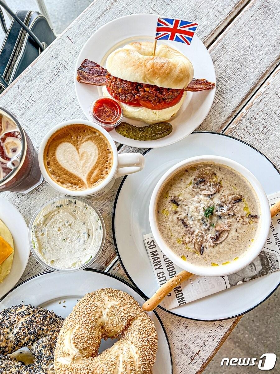 본문 이미지 - 런던 베이글 뮤지엄 시그니처 베이글(롯데쇼핑 제공)