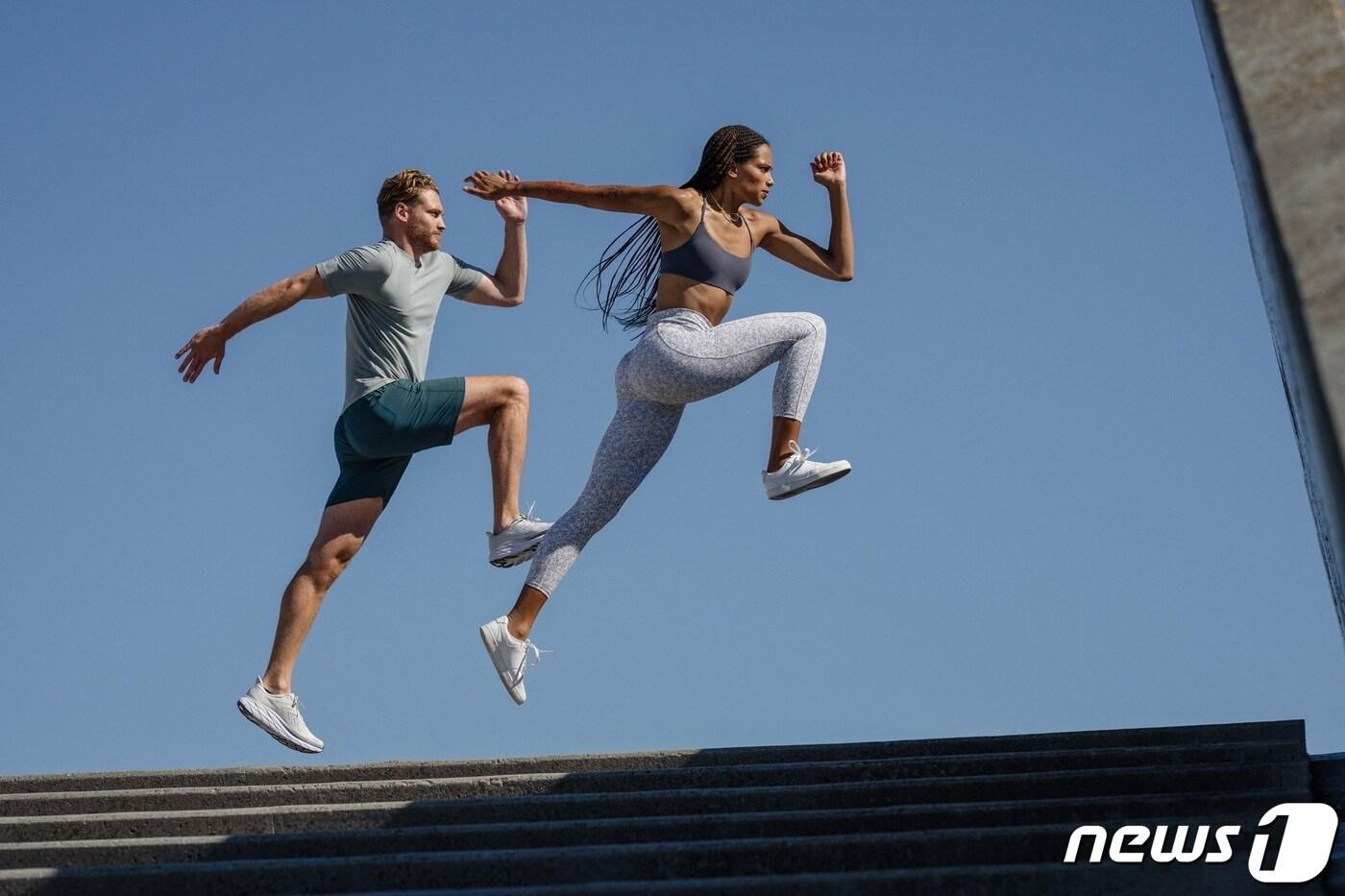 신세계인터내셔날은 미국에서 급부상 중인 액티브웨어 브랜드 뷰오리(vuori)와 국내 독점 유통 계약을 체결하고 다음달부터 판매를 시작한다.(뷰오리제공)