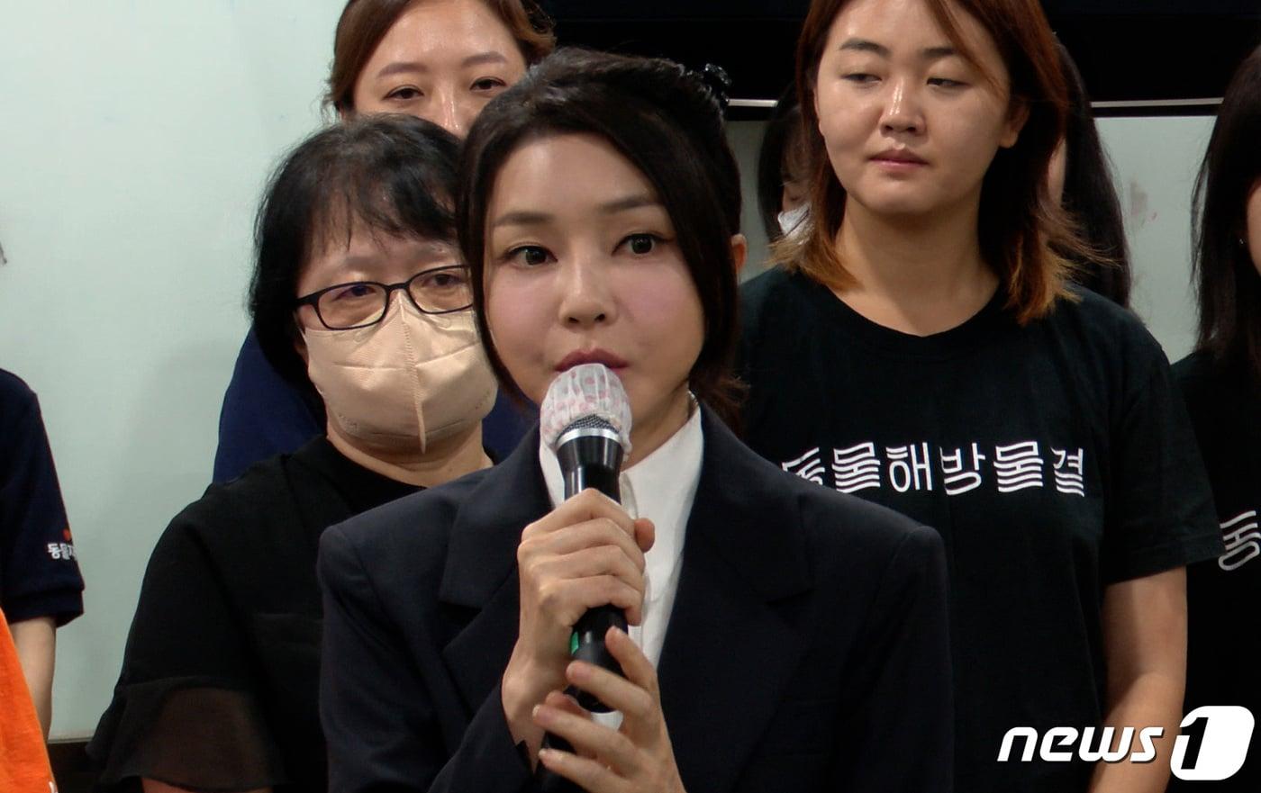 본문 이미지 - 김건희 여사. 2023.8.30 ⓒ 뉴스1 박혜성 기자