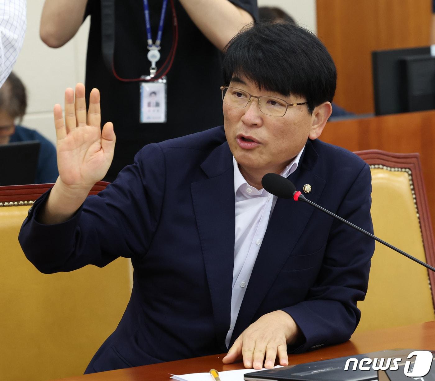 본문 이미지 - 박완주 무소속 의원이 31일 서울 여의도 국회에서 열린 과학기술방송통신위원회 전체회의에서 발언을 하고 있다. 2023.8.31/뉴스1 ⓒ News1 송원영 기자