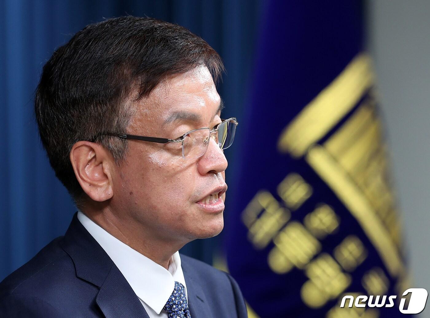 본문 이미지 - 최상목 경제수석이 지난 8월31일 용산 대통령실 청사에서 윤석열 대통령의 아세안 정상회의 및 G20 정상회의 순방 경제일정과 관련한 브리핑을 하고 있다. 2023.8.31/뉴스1 ⓒ News1 오대일 기자