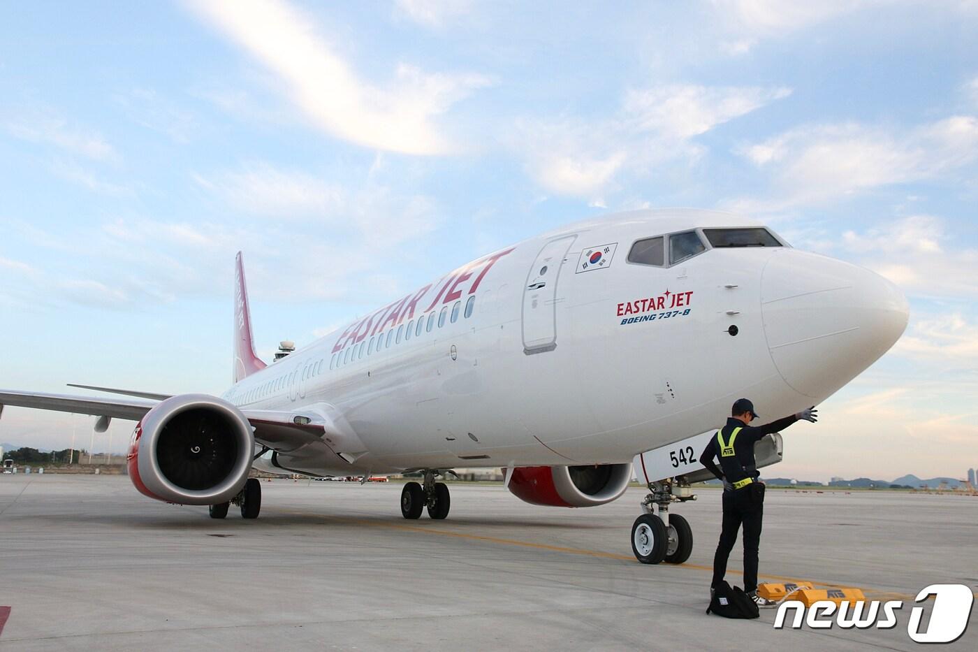김포공항 계류장으로 들어오는 이스타항공 6호기. (이스타항공 제공) 2023.8.4/뉴스1