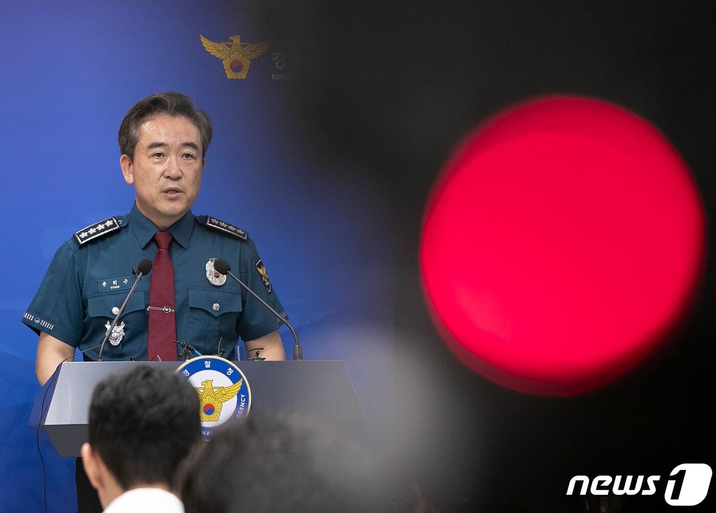 본문 이미지 - 윤희근 경찰청장이 4일 오후 서울 서대문구 경찰청에서 성남시 서현역 일대에서 발생한 흉기 난동 사건과 관련해 대국민 담화를 발표하고 있다. 2023.8.4/뉴스1 ⓒ News1 신웅수 기자