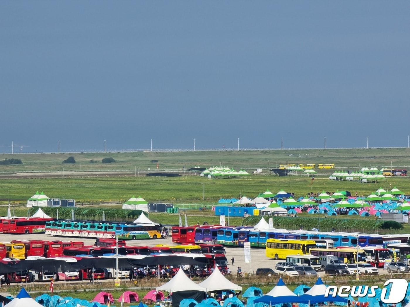 본문 이미지 - 5일 전북 부안군 잼버리공원에서 내려다본 잼버리 영지 모습.2023.8.5./뉴스1